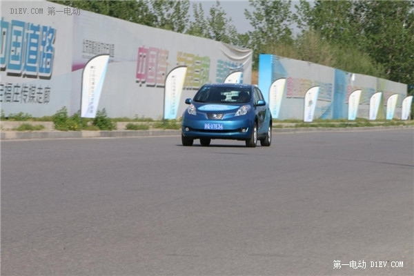 自己開(kāi)車(chē)上班爽么？
