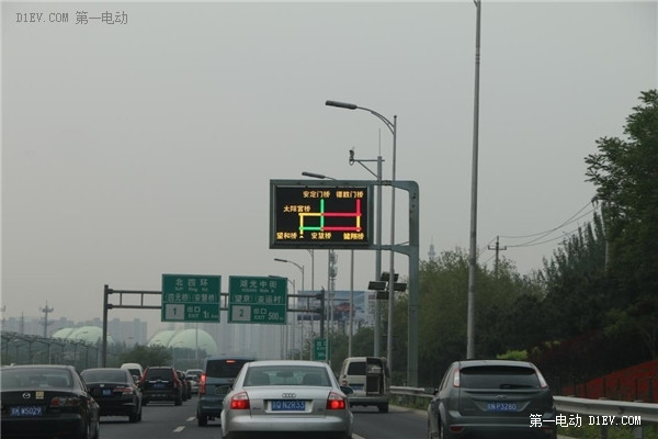 自己開(kāi)車(chē)上班爽么？