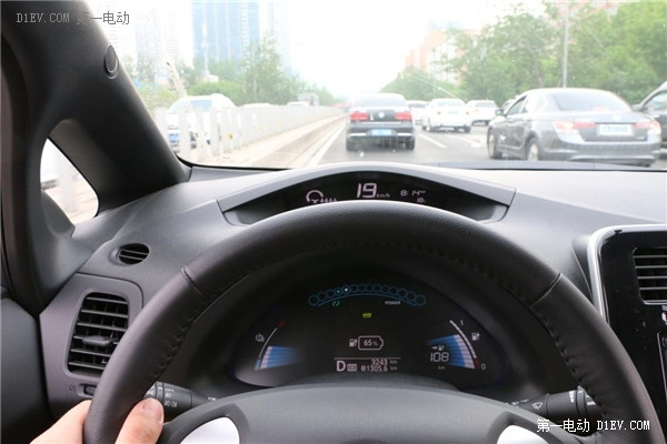 自己開(kāi)車(chē)上班爽么？