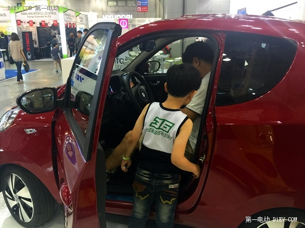 知豆D2世界電動車展全球首發(fā) 續(xù)航升至210公里