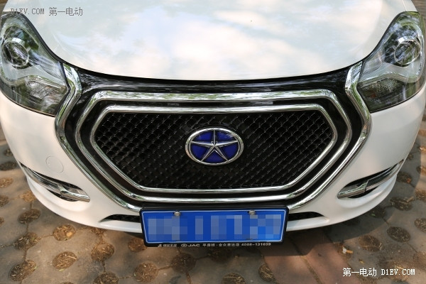 當(dāng)保守派遇上激進(jìn)黨! 北汽EV200對(duì)比江淮iEV5