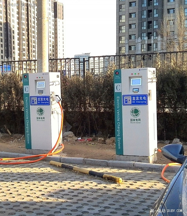 快充樁問(wèn)題多？看北京電動(dòng)車主如何互助充電