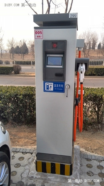 快充樁問(wèn)題多？看北京電動(dòng)車主如何互助充電