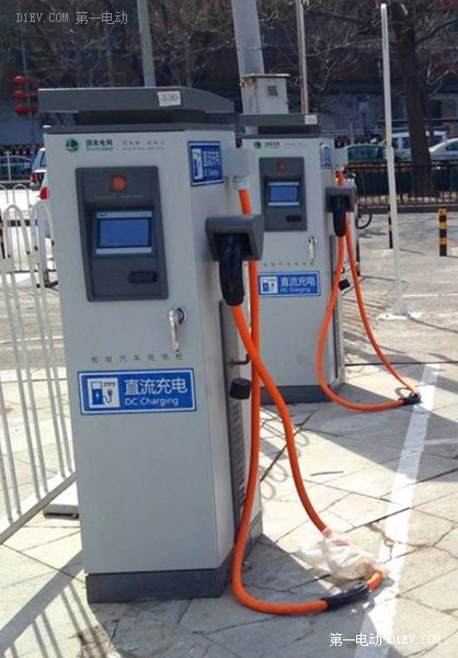 快充樁問(wèn)題多？看北京電動(dòng)車主如何互助充電