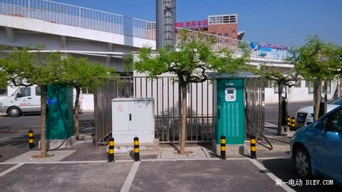 快充桩问题多？看北京电动车主如何互助充电