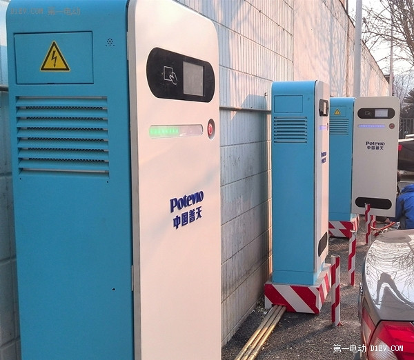 快充樁問(wèn)題多？看北京電動(dòng)車主如何互助充電