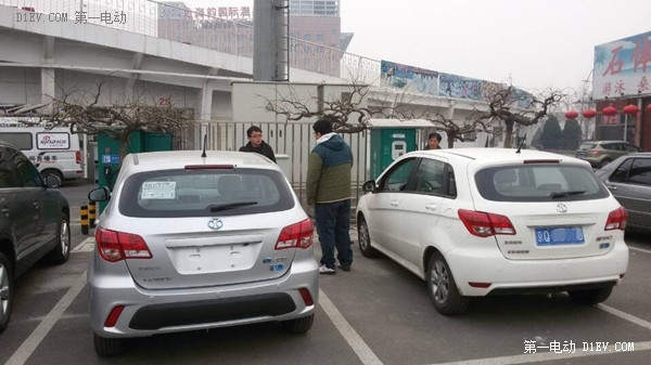 快充樁問(wèn)題多？看北京電動(dòng)車主如何互助充電