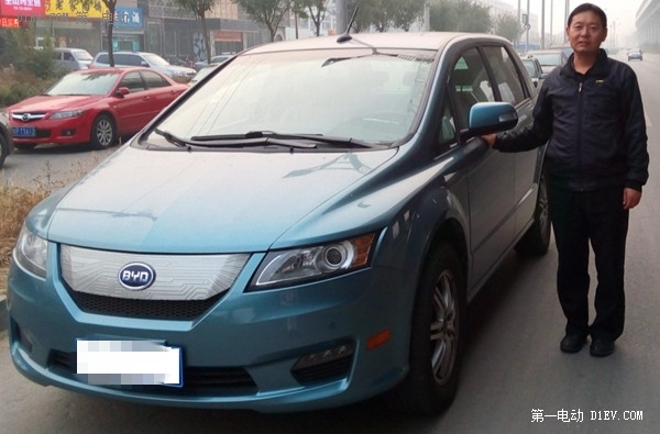 快充樁問(wèn)題多？看北京電動(dòng)車主如何互助充電