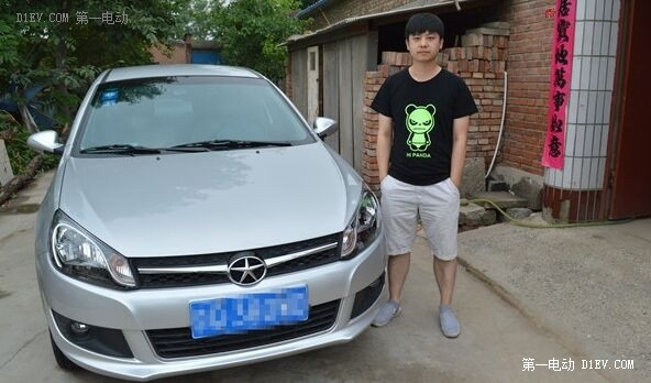 快充樁問(wèn)題多？看北京電動(dòng)車主如何互助充電