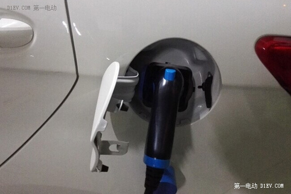 北汽EV200車主分享二代充電樁使用方法+遠(yuǎn)程監(jiān)控技術(shù)