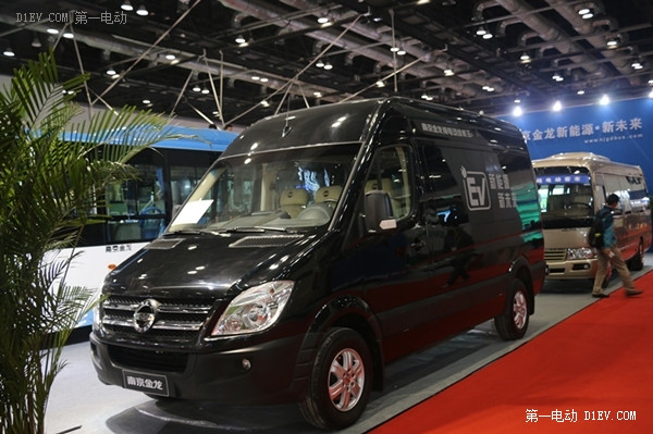 南京金龍D11純電動(dòng)商務(wù)車(chē)