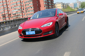 誰都不慣著！評測特斯拉Model S P85D