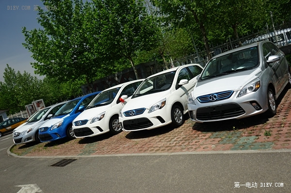 北汽新能源2015年累計銷量突破4000臺 百位新車主盛大交車