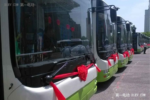 搭载松正4代的插电式混动系统公交车在岳阳投入使用