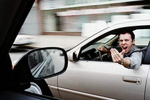 路怒癥何棄療！細(xì)數(shù)不能忍的奇葩駕車事件
