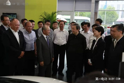 国务院副总理马凯一行专程考察德和科技的星星充电项目