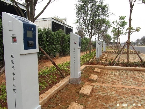 馬凱：新能源汽車(chē)充電設(shè)施適度超前建設(shè)