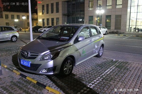 是圈了電動車主的充電車位!?租車公司占用公共充電樁大調查