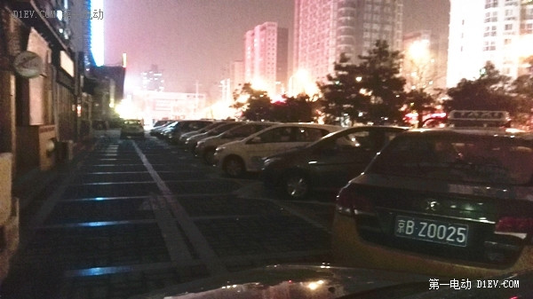 是圈了電動車主的充電車位!?租車公司占用公共充電樁大調查