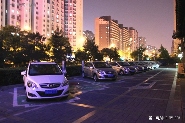 是圈了電動車主的充電車位!?租車公司占用公共充電樁大調查