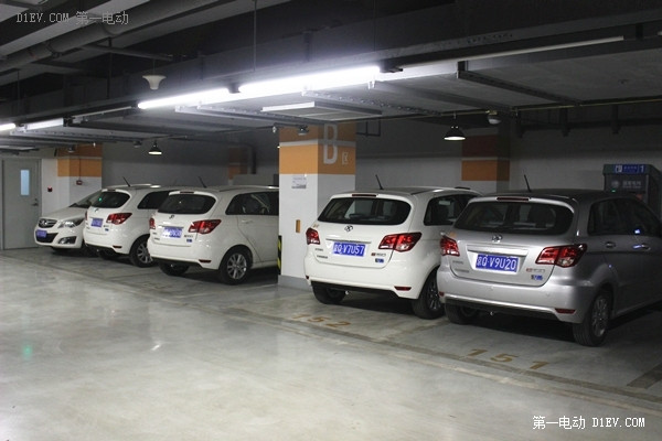 是圈了電動車主的充電車位!?租車公司占用公共充電樁大調查