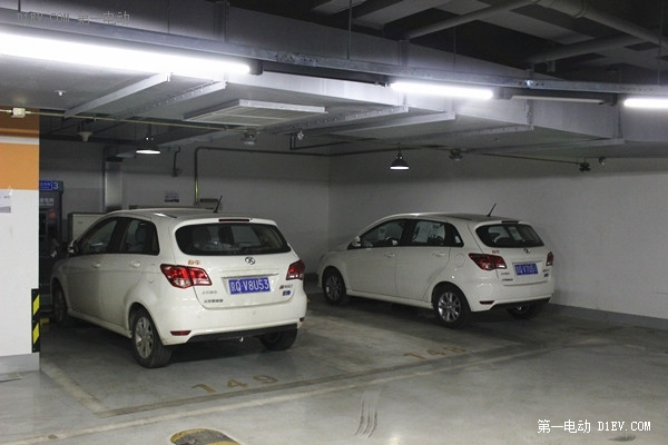 是圈了電動車主的充電車位!?租車公司占用公共充電樁大調查