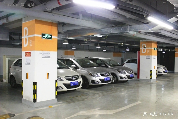 是圈了電動車主的充電車位!?租車公司占用公共充電樁大調查