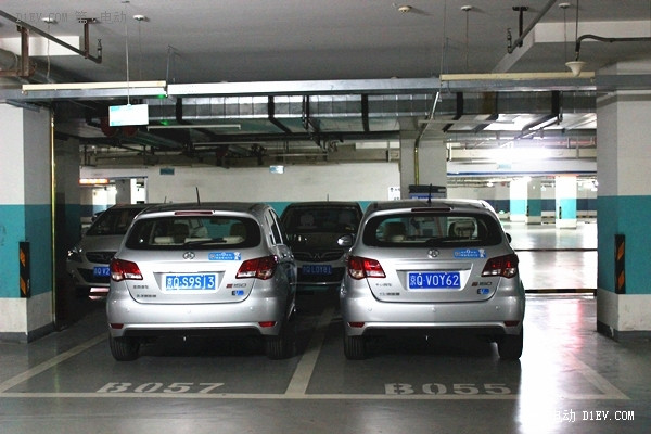 是圈了電動車主的充電車位!?租車公司占用公共充電樁大調查