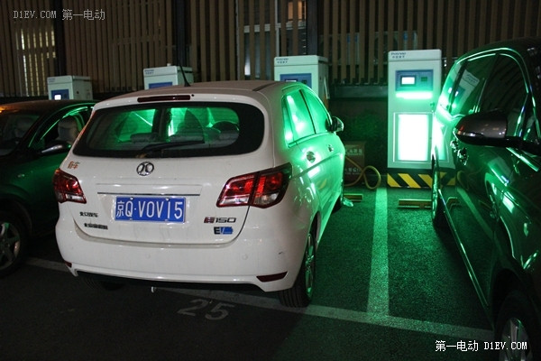 是圈了電動車主的充電車位!?租車公司占用公共充電樁大調查