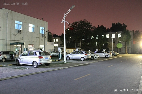 是圈了電動車主的充電車位!?租車公司占用公共充電樁大調查