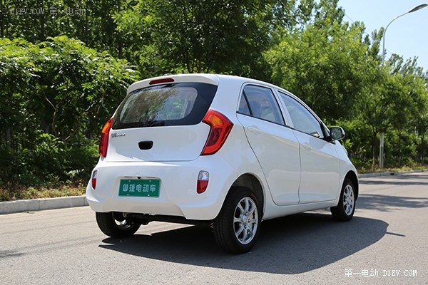 有史以來(lái)最耐看 搶先試駕御捷330微型電動(dòng)汽車