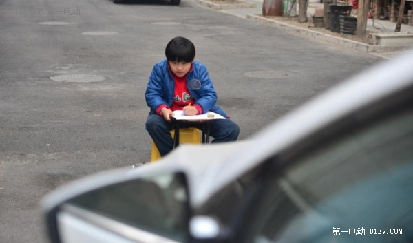 新能源汽車(chē)“六一”巨獻(xiàn)：一個(gè)孩子眼中的比亞迪秦