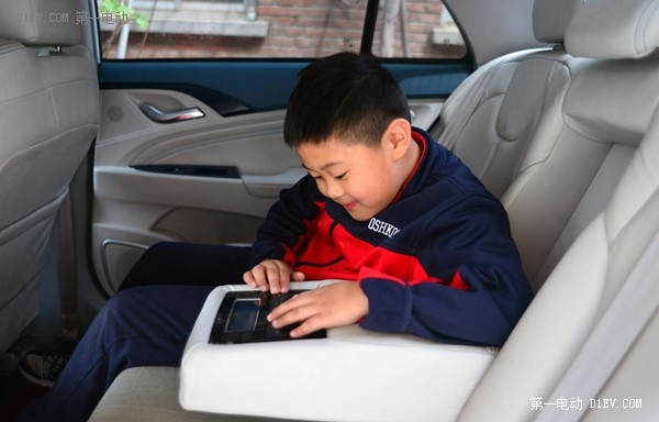 新能源汽車(chē)“六一”巨獻(xiàn)：一個(gè)孩子眼中的比亞迪秦