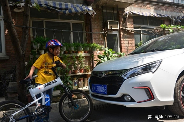 新能源汽车“六一”巨献：一个孩子眼中的比亚迪秦