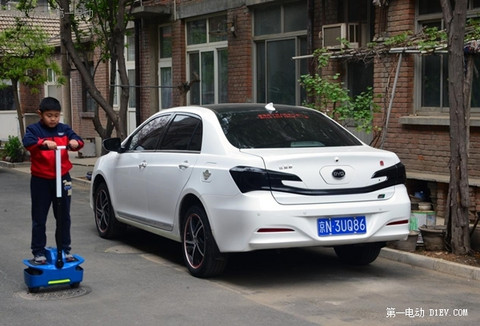 新能源汽车“六一”巨献：一个孩子眼中的比亚迪秦