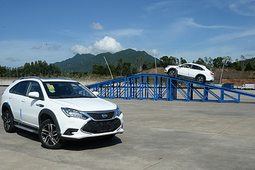 跨越高山！提前体验比亚迪唐超级电4驱技术