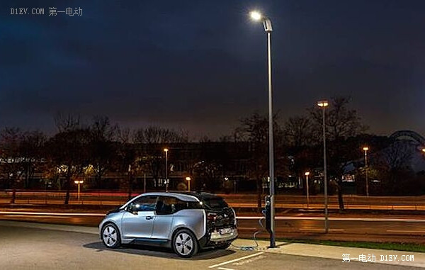 電動汽車路燈充電不是夢！寶馬Light & Charge計劃大兼容