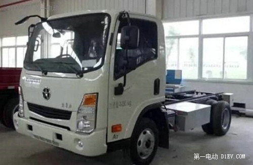 EV晨報 | 北汽純電動微公交投運;國務院列新能源車技術標準任務;大眾開發自動快充...
