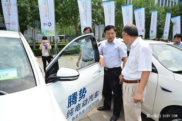 新能源汽車促銷季 8款電動汽車在京集中亮相