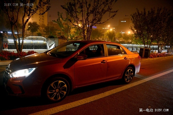 進(jìn)步到真正接地氣！老車(chē)主細(xì)致體驗(yàn)比亞迪秦雙冠版