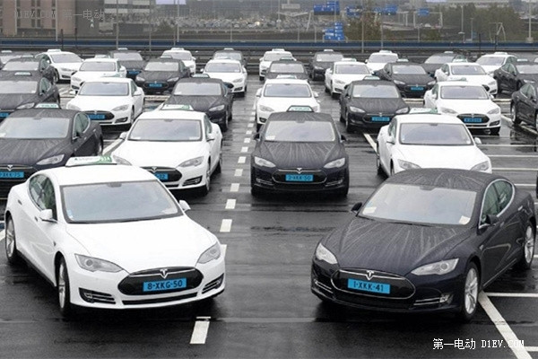 想免費獲得頂配Model X？ 多引薦朋（土）友（豪）給特斯拉