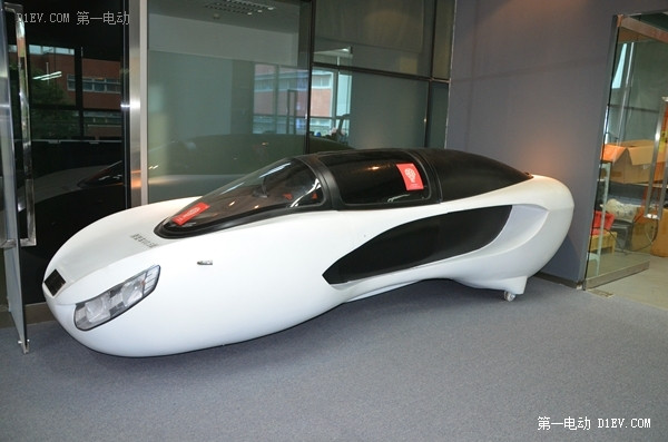 凌云兩輪電動(dòng)汽車即將亮相北京車展，要革四輪汽車的命！