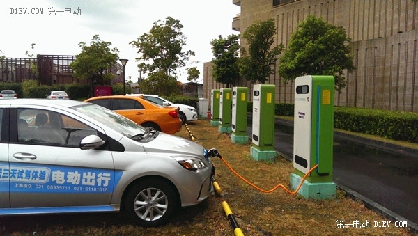 “電亮中國”充電先鋒在行動：一點兩翼三城53個充電樁勘測記
