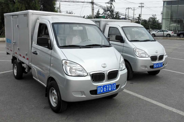 国宏纯电动厢式物流车成功上“京牌”