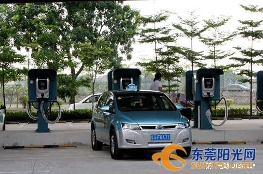 EV晨報(bào) | 比亞迪新能源收入翻番；充電新國(guó)標(biāo)發(fā)布恐推遲；以色列研究5分鐘快充電池...