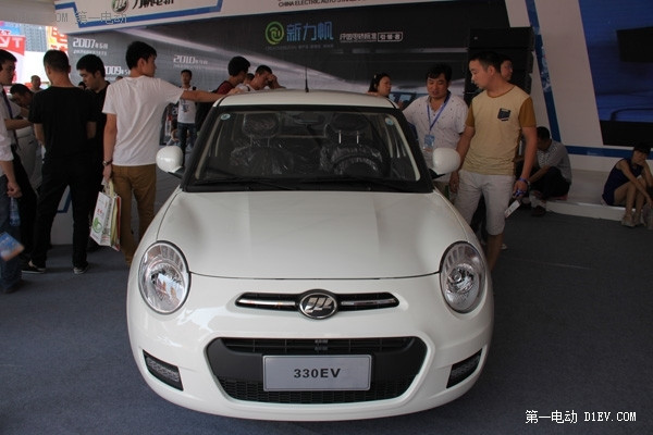 2015山东新能源汽车展开幕 微型电动车且秀且升级