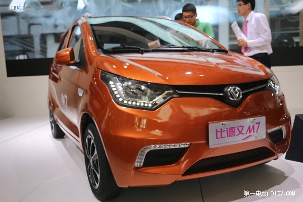 2015山东新能源汽车展开幕 微型电动车且秀且升级