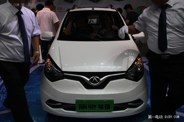 2015山東新能源汽車展開幕 微型電動車且秀且升級