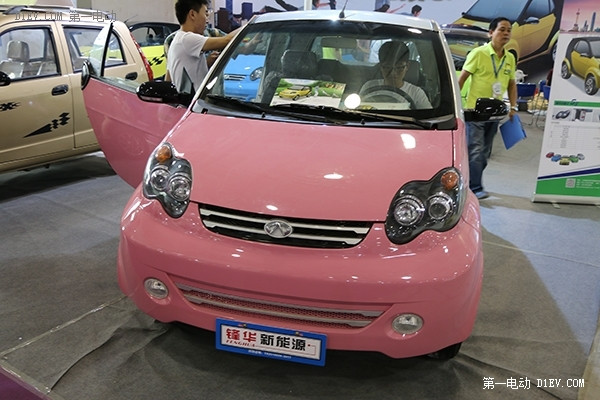 一本正經(jīng)的搞笑 山東微電車展囧時刻