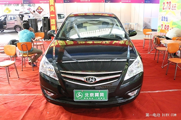 一本正經(jīng)的搞笑 山東微電車展囧時刻